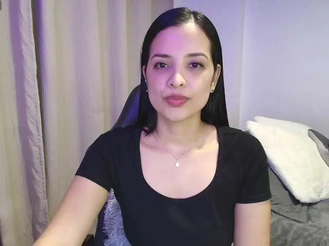 Live sex webcam photo for Sweety-Hottie #291335268