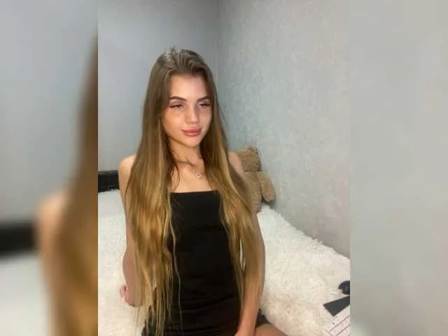 Live sex webcam photo for SweetyMia #275626025