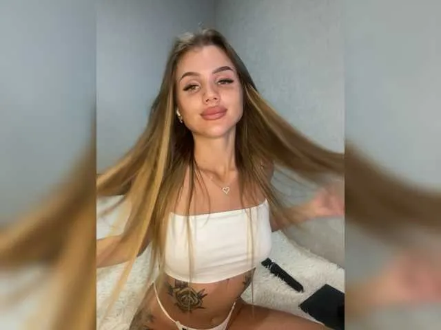 Live sex webcam photo for SweetyMia #275960995