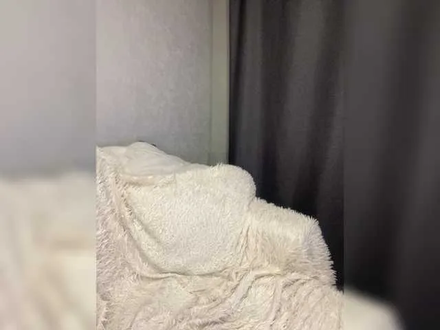 Live sex webcam photo for SweetyMia #276702925