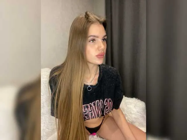 Live sex webcam photo for SweetyMia #277134315