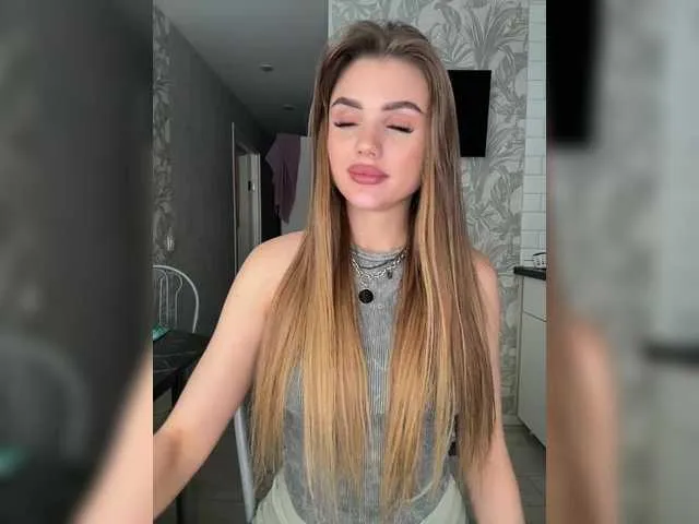 Live sex webcam photo for SweetyMia #290506867