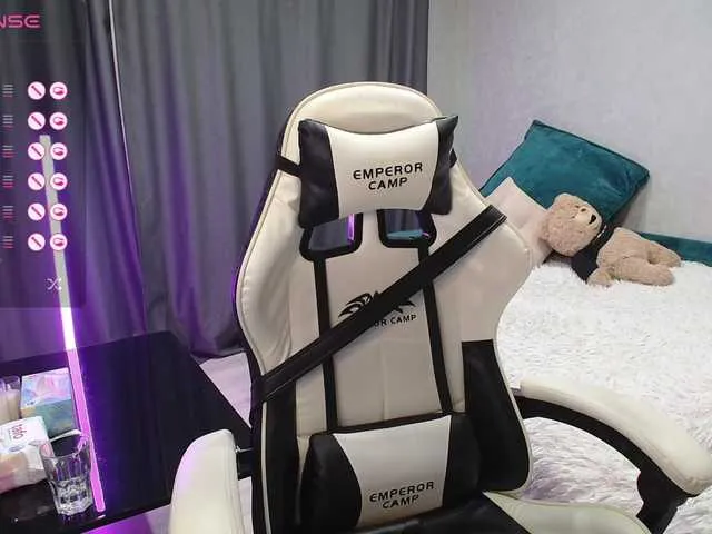 Live sex webcam photo for SweetyMia #291365581