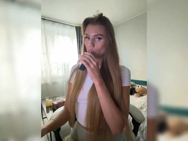 Live sex webcam photo for SweetyMia #291831383