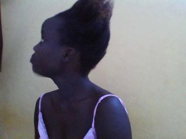 Live sex webcam photo for Swiftiey #278279555