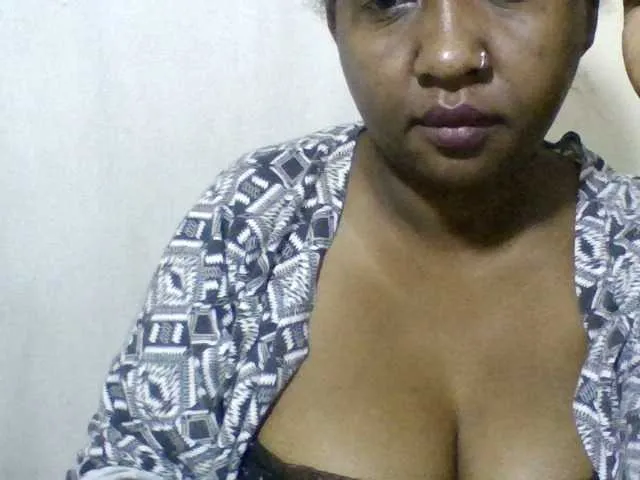 Live sex webcam photo for Sylivinaahh #277470318