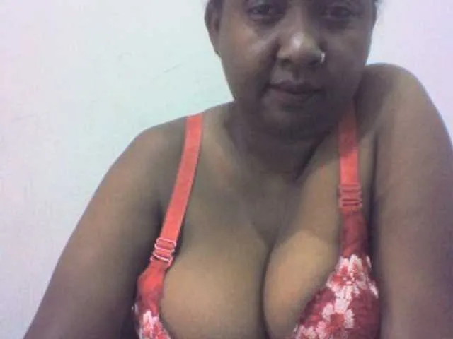 Live sex webcam photo for Sylivinaahh #290399906