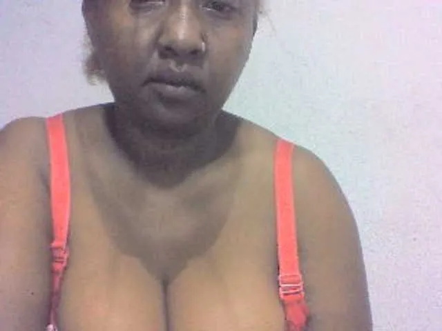 Live sex webcam photo for Sylivinaahh #290447754