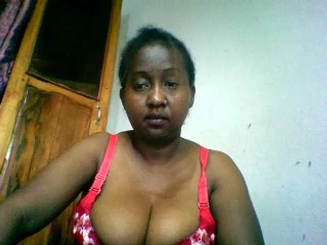 Live sex webcam photo for Sylivinaahh #290594903