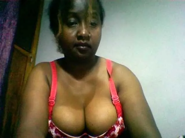 Live sex webcam photo for Sylivinaahh #290643215
