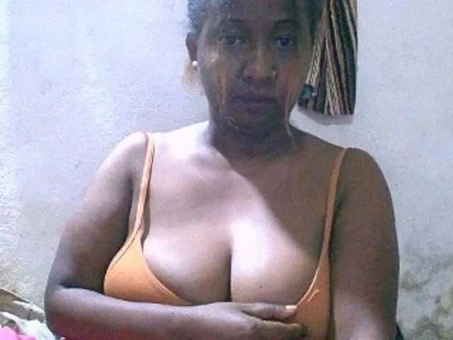 Live sex webcam photo for Sylivinaahh #291275357