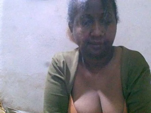 Live sex webcam photo for Sylivinaahh #291301453