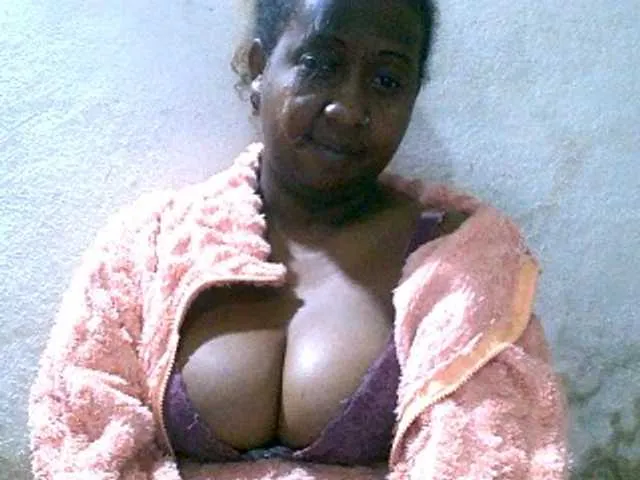 Live sex webcam photo for Sylivinaahh #291563966