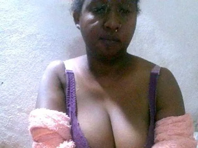 Live sex webcam photo for Sylivinaahh #291579427