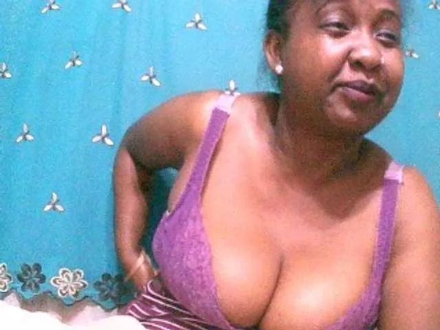 Live sex webcam photo for Sylivinaahh #292247295