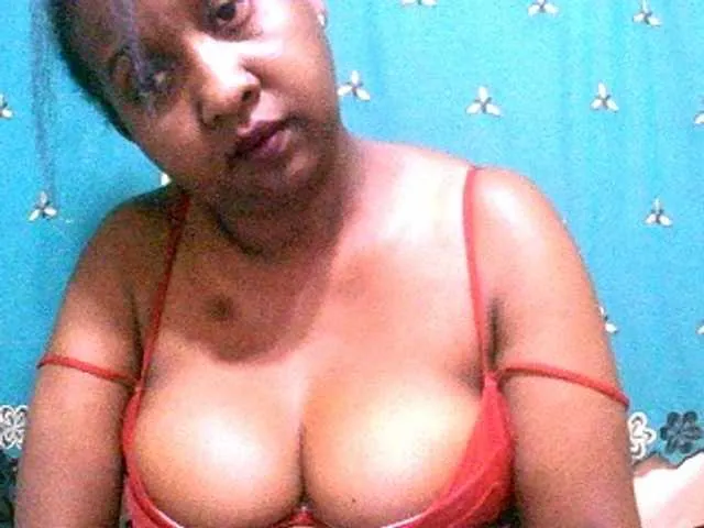 Live sex webcam photo for Sylivinaahh #292268208