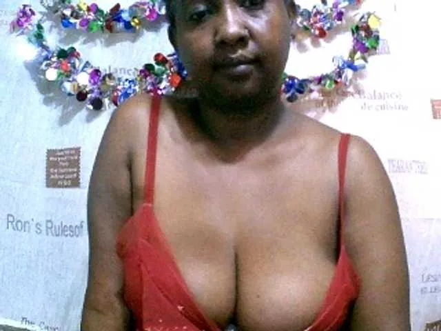 Live sex webcam photo for Sylivinaahh #292368448