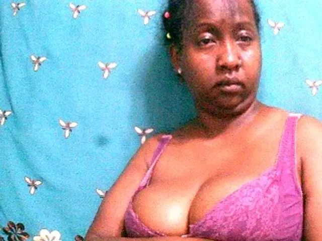 Live sex webcam photo for Sylivinaahh #292797260