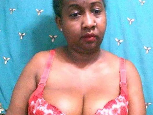 Live sex webcam photo for Sylivinaahh #292872832