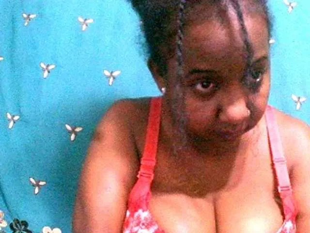Live sex webcam photo for Sylivinaahh #292915948