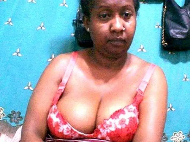 Live sex webcam photo for Sylivinaahh #293198513