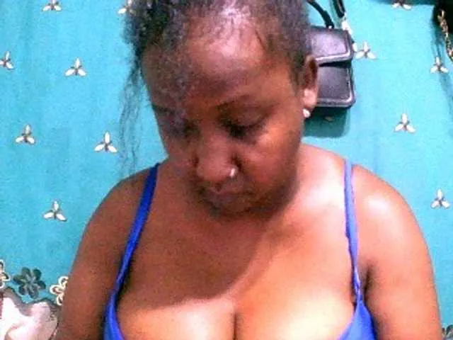 Live sex webcam photo for Sylivinaahh #293358011