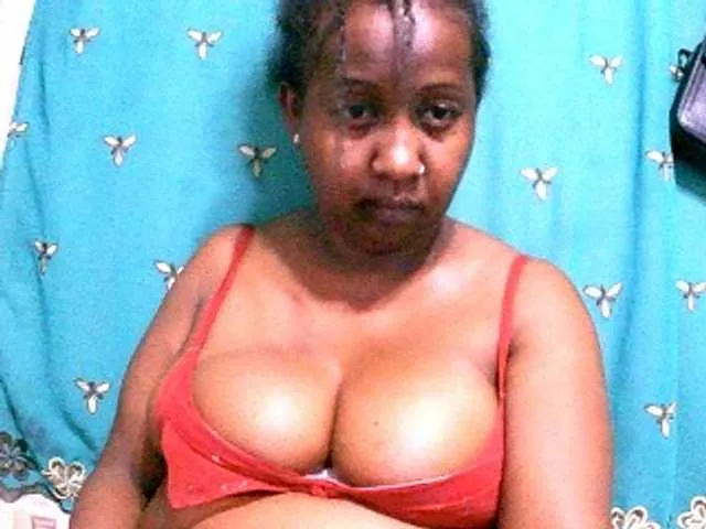 Live sex webcam photo for Sylivinaahh #293429733