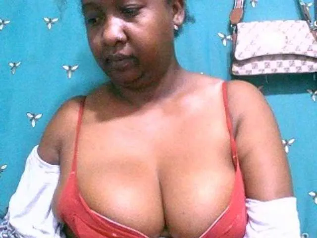 Live sex webcam photo for Sylivinaahh #293763363