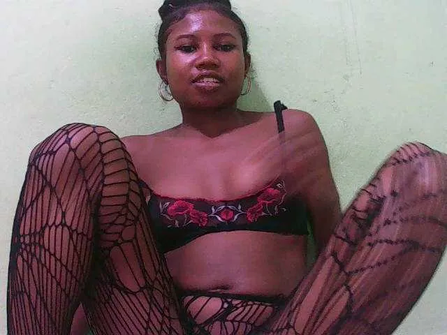 Live sex webcam photo for Sylvia6 #293399782