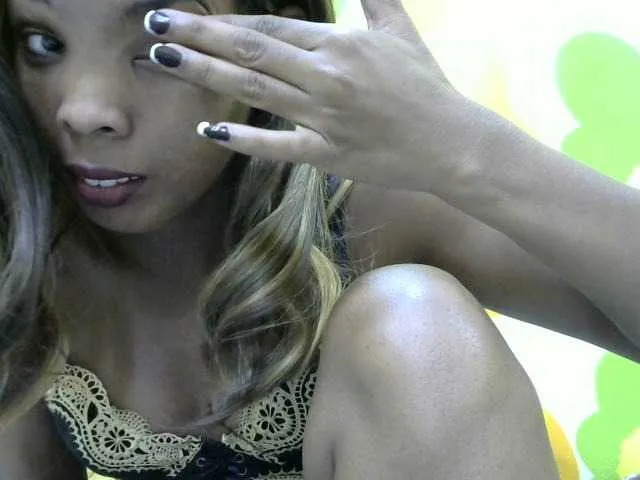 Live sex webcam photo for Sylviannah #275975616