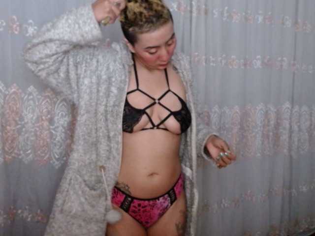Live sex webcam photo for TATIKAZUMY #273424462