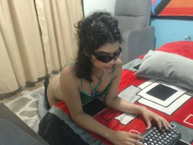 Live sex webcam photo for TIFANNY2 #275833869