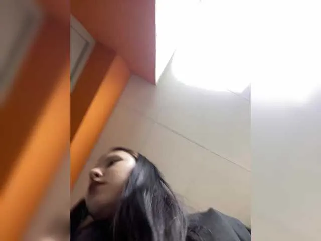 Live sex webcam photo for TUYA2 #291102073