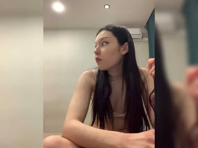 Live sex webcam photo for TUYA2 #291915847