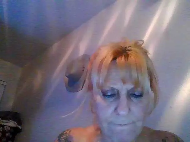 Live sex webcam photo for TXSnowBunny18 #272731852