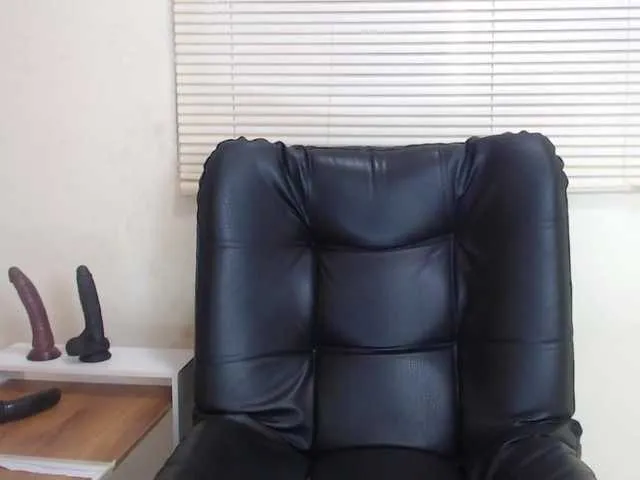 Live sex webcam photo for TamaraRyan #272575247