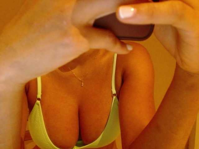 Live sex webcam photo for Tamaragarcia1 #277437311