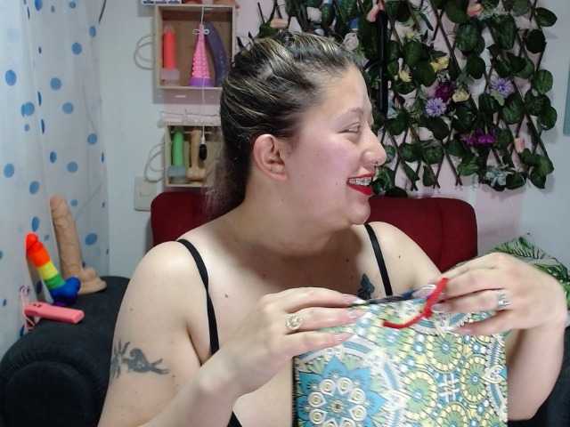 Live sex webcam photo for Tamarasex1 #271890500