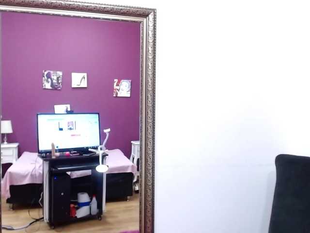 Live sex webcam photo for TamyLynn1 #271808262