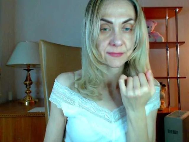 Live sex webcam photo for Tanya6547 #277064471