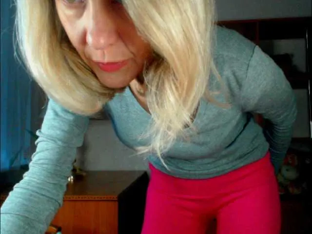 Live sex webcam photo for Tanya6547 #292253815