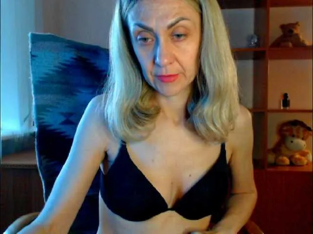 Live sex webcam photo for Tanya6547 #293732767
