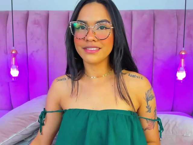 Live sex webcam photo for TashaRay #273915831