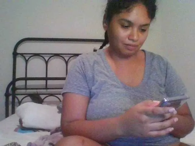 Live sex webcam photo for TasteeKitty #276071075