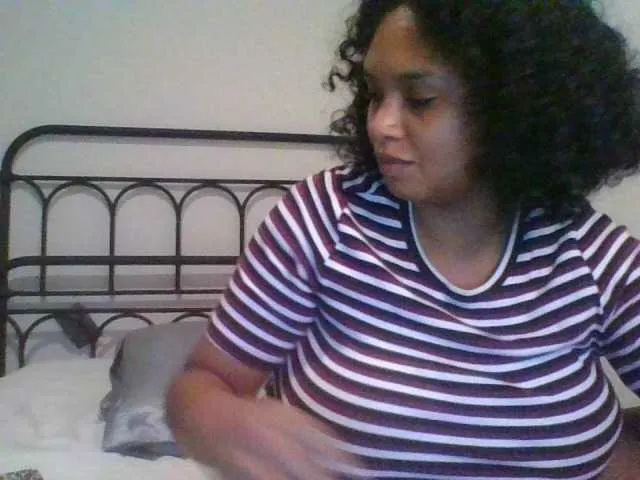Live sex webcam photo for TasteeKitty #276086155
