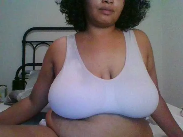 Live sex webcam photo for TasteeKitty #276366961