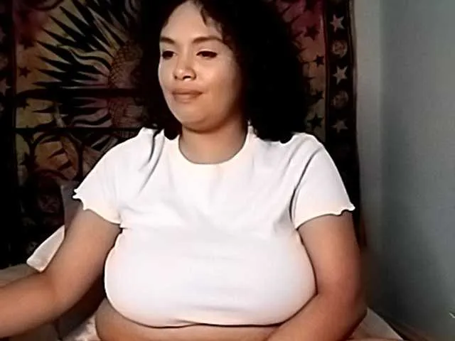 Live sex webcam photo for TasteeKitty #276778689