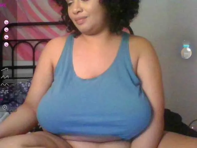 Live sex webcam photo for TasteeKitty #277742349