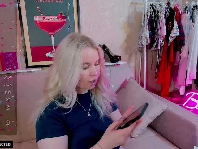 Live sex webcam photo for Tasty-booty #291371275