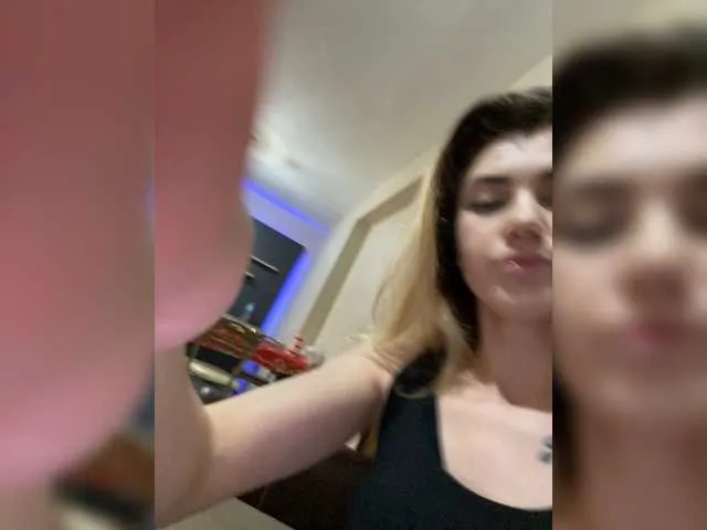 Live sex webcam photo for TastyBeby #271898344